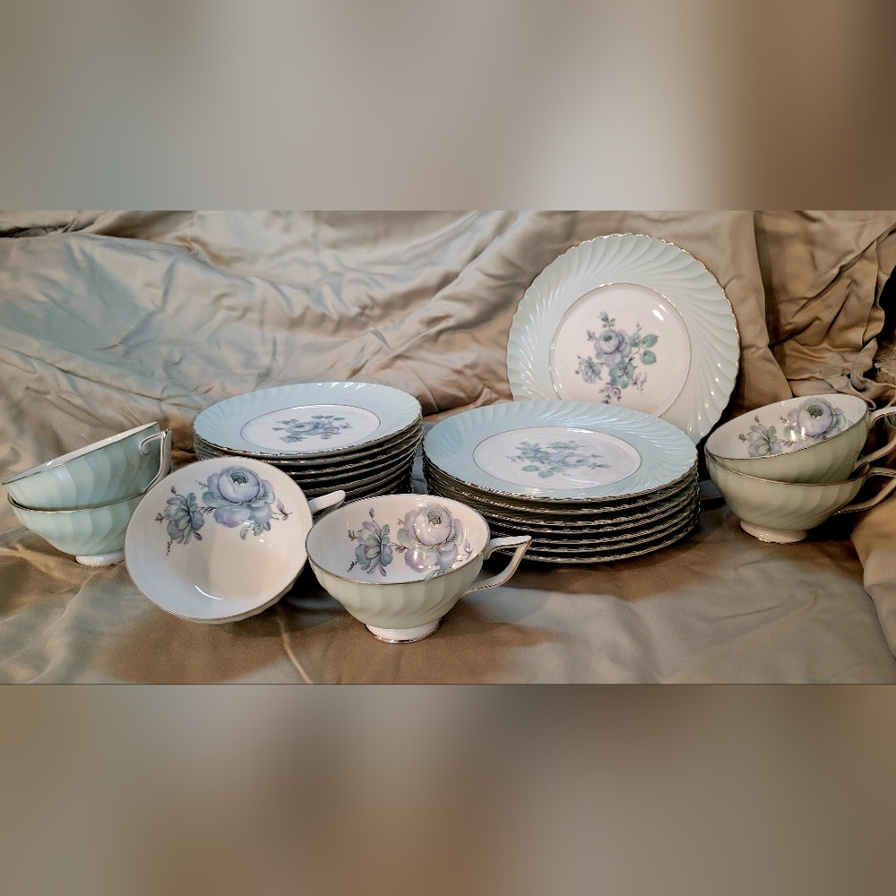 Royal Tettau Porcelain Dawn Rose Mixed Dish Set from Bavaria, Germany- 26 Pieces - Picture 2 of 3